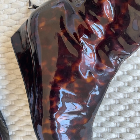 Stuart Weitzman Women’s Brown Gloss Tortoise Ankle Pointed Toe Boot 6 Wedge Heel - Picture 5 of 10